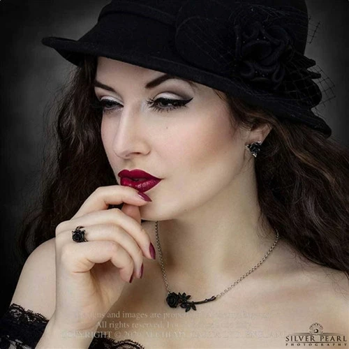 Hearts & Roses Alchemy Ring O' Roses ear studs - Image 2